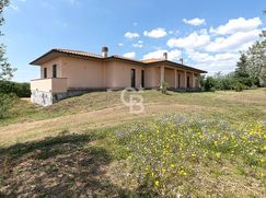 Casa Bi/Trifamiliare in Residenziale