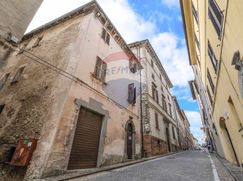 Casa Bi/Trifamiliare in Residenziale
