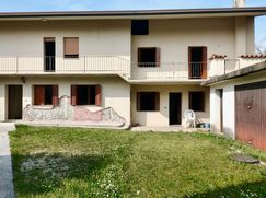 Casa Bi/Trifamiliare in Residenziale
