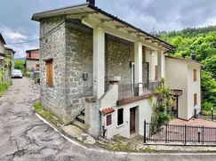 Casa Bi/Trifamiliare in Residenziale