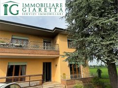 Casa Bi/Trifamiliare in Residenziale