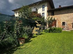 Casa Bi/Trifamiliare in Residenziale