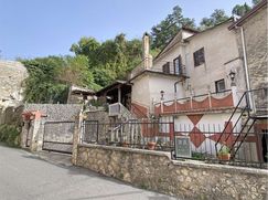 Casa Bi/Trifamiliare in Residenziale