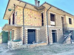 Casa Bi/Trifamiliare in Residenziale
