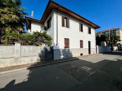 Casa Bi/Trifamiliare in Residenziale