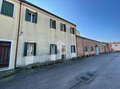 Casa Bi/Trifamiliare in Residenziale