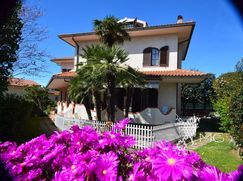 Casa Bi/Trifamiliare in Residenziale