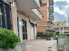 Negozio/Locale commerciale in Commerciale