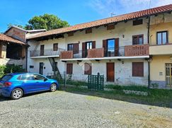 Casa Bi/Trifamiliare in Residenziale