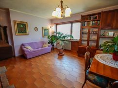 Casa Bi/Trifamiliare in Residenziale
