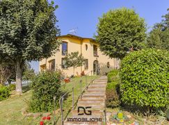 Casa Bi/Trifamiliare in Residenziale