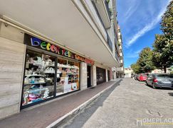Attività/Licenza (con o senza mura) in Commerciale