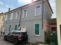 Casa Bi/Trifamiliare in Residenziale