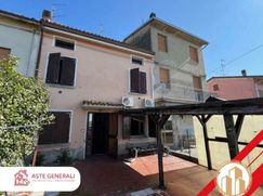 Casa Bi/Trifamiliare in Residenziale