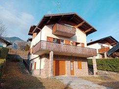 Casa Bi/Trifamiliare in Residenziale