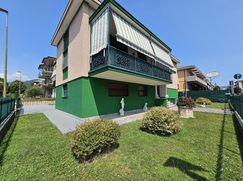 Casa Bi/Trifamiliare in Residenziale
