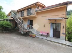 Casa Bi/Trifamiliare in Residenziale