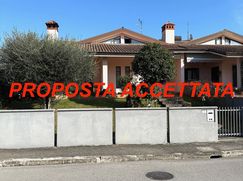 Casa Bi/Trifamiliare in Residenziale
