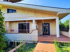 Casa Bi/Trifamiliare in Residenziale