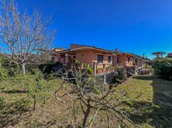 Casa Bi/Trifamiliare in Residenziale
