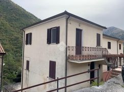 Casa Bi/Trifamiliare in Residenziale