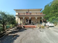 Casa Bi/Trifamiliare in Residenziale