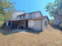 Casa Bi/Trifamiliare in Residenziale