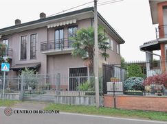 Casa Bi/Trifamiliare in Residenziale