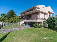 Casa Bi/Trifamiliare in Residenziale