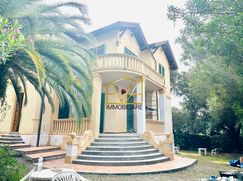 Casa Bi/Trifamiliare in Residenziale