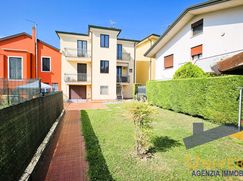 Casa Bi/Trifamiliare in Residenziale