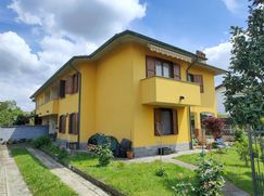 Casa Bi/Trifamiliare in Residenziale
