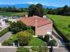 Casa Bi/Trifamiliare in Residenziale