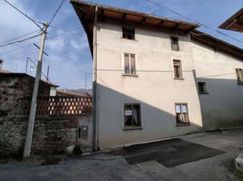 Casa Bi/Trifamiliare in Residenziale