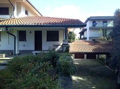 Casa Bi/Trifamiliare in Residenziale