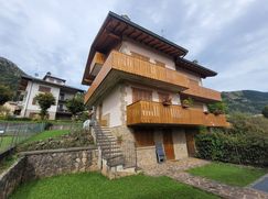 Casa Bi/Trifamiliare in Residenziale