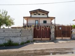 Casa Bi/Trifamiliare in Residenziale