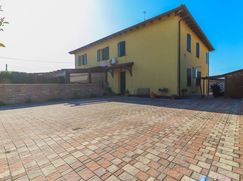 Casa Bi/Trifamiliare in Residenziale