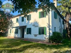Casa Bi/Trifamiliare in Residenziale