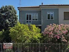 Casa Bi/Trifamiliare in Residenziale