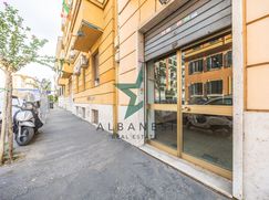 Negozio/Locale commerciale in Commerciale