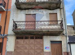 Casa Bi/Trifamiliare in Residenziale
