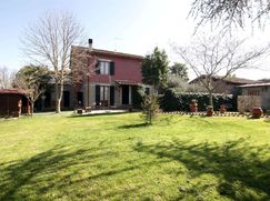 Casa Bi/Trifamiliare in Residenziale