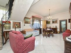 Casa Bi/Trifamiliare in Residenziale