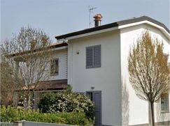 Casa Bi/Trifamiliare in Residenziale