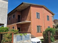 Casa Bi/Trifamiliare in Residenziale