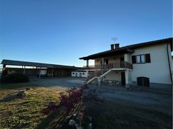 Casa Bi/Trifamiliare in Residenziale