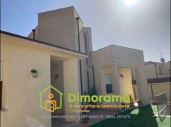 Casa Bi/Trifamiliare in Residenziale