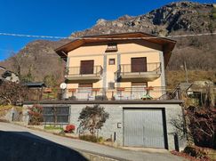Casa Bi/Trifamiliare in Residenziale