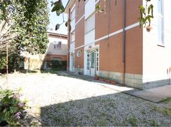 Casa Bi/Trifamiliare in Residenziale